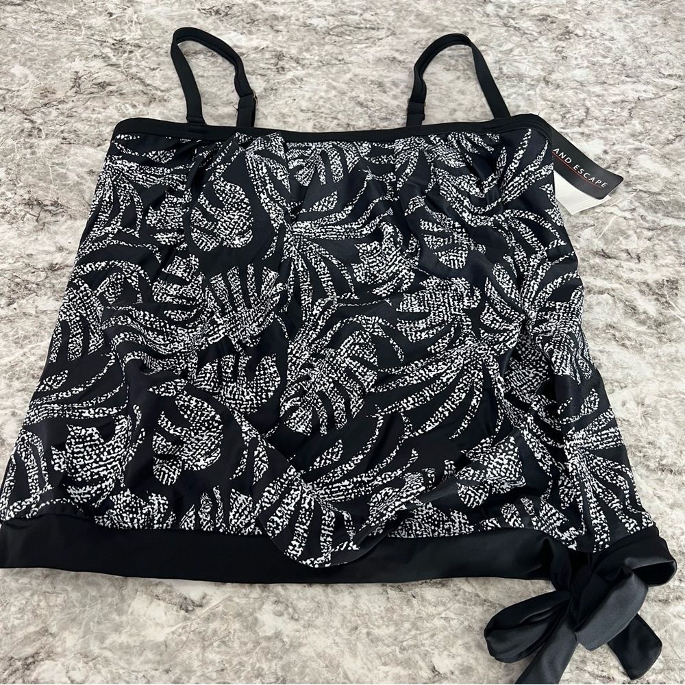 Island escape tankini top black white size 6 six new with tags NEW swim swimsuit